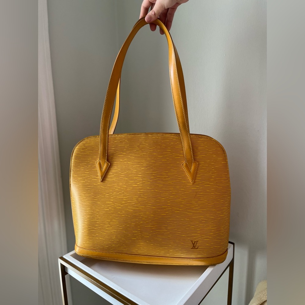 Louis Vuitton Epi leather Lussac shoulder bag, taxi, yellow